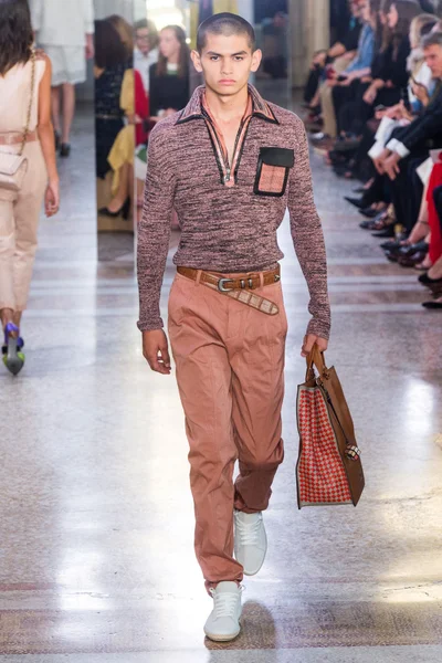 Look 22